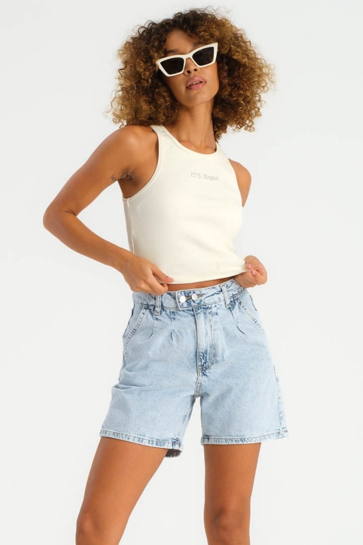 One button outlet high waisted shorts