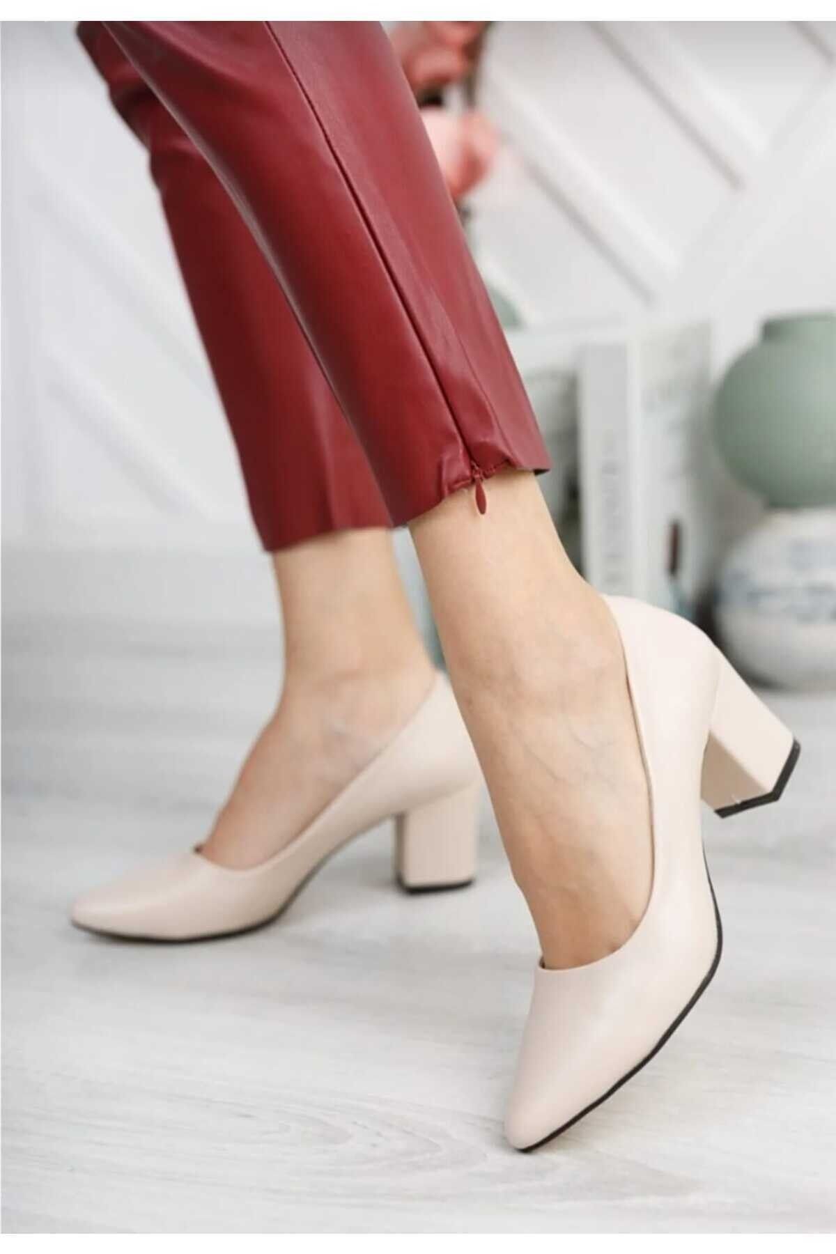 Thick kitten sales heel shoes