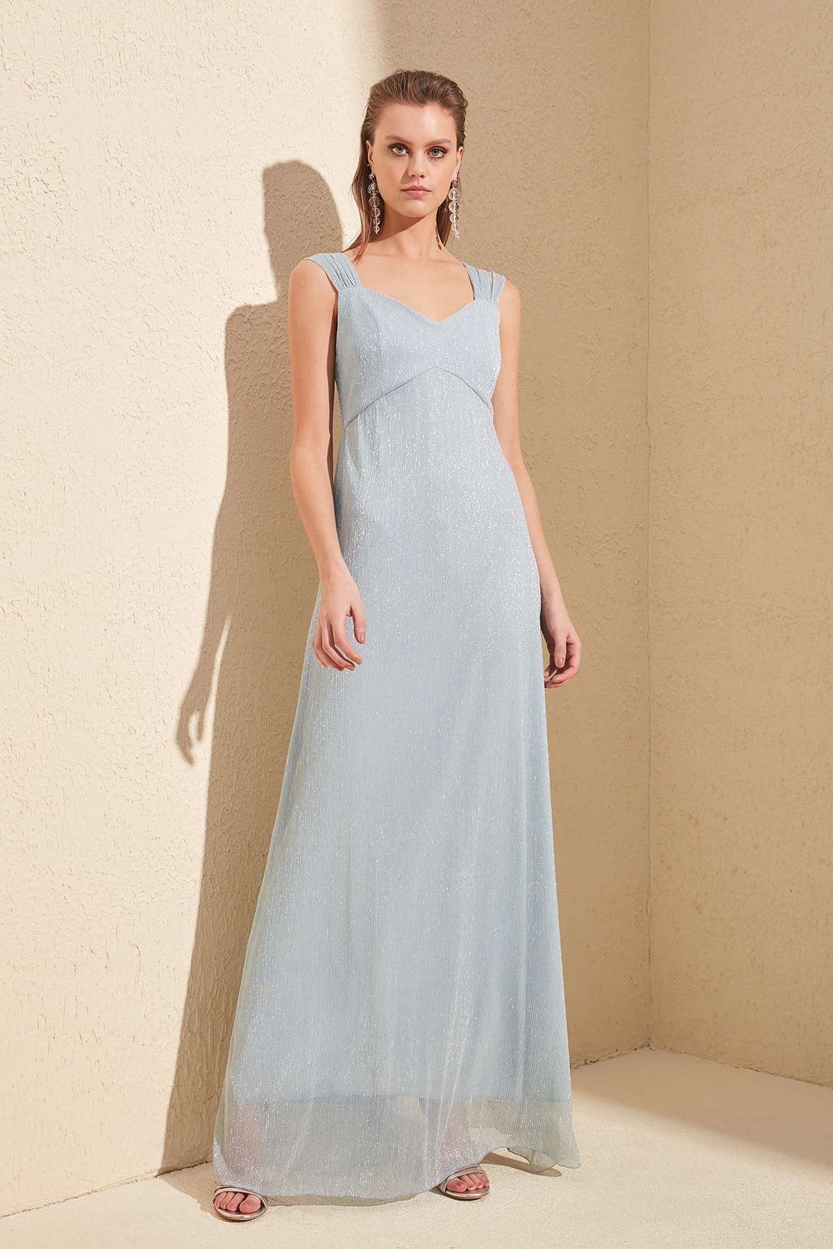 TRENDYOLMİLLA Gri Sırt Detaylı Abiye & Mezuniyet Elbisesi TPRSS20AE0065