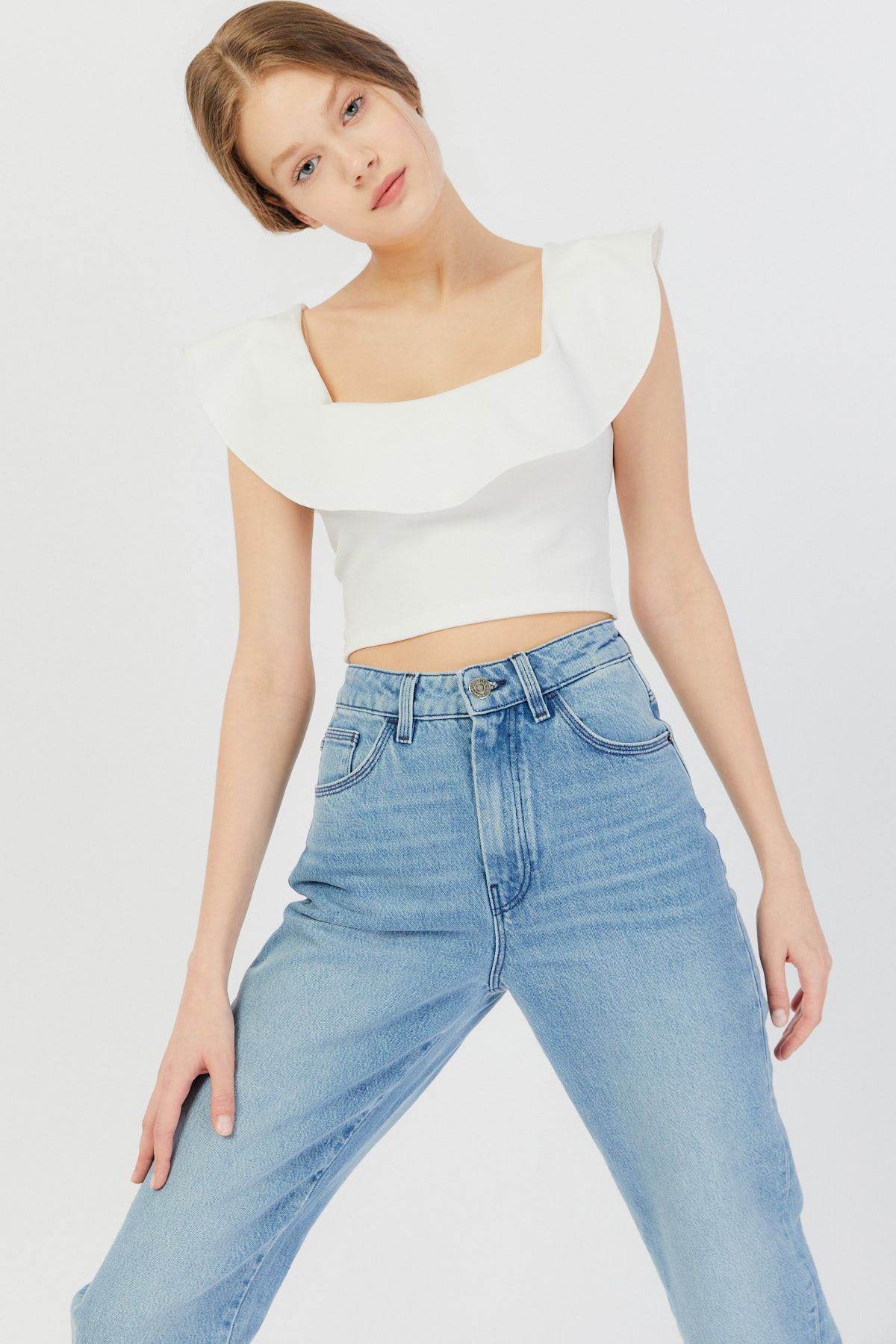 LAMODEMAPASS Yakası Volanlı Beyaz Crop Top