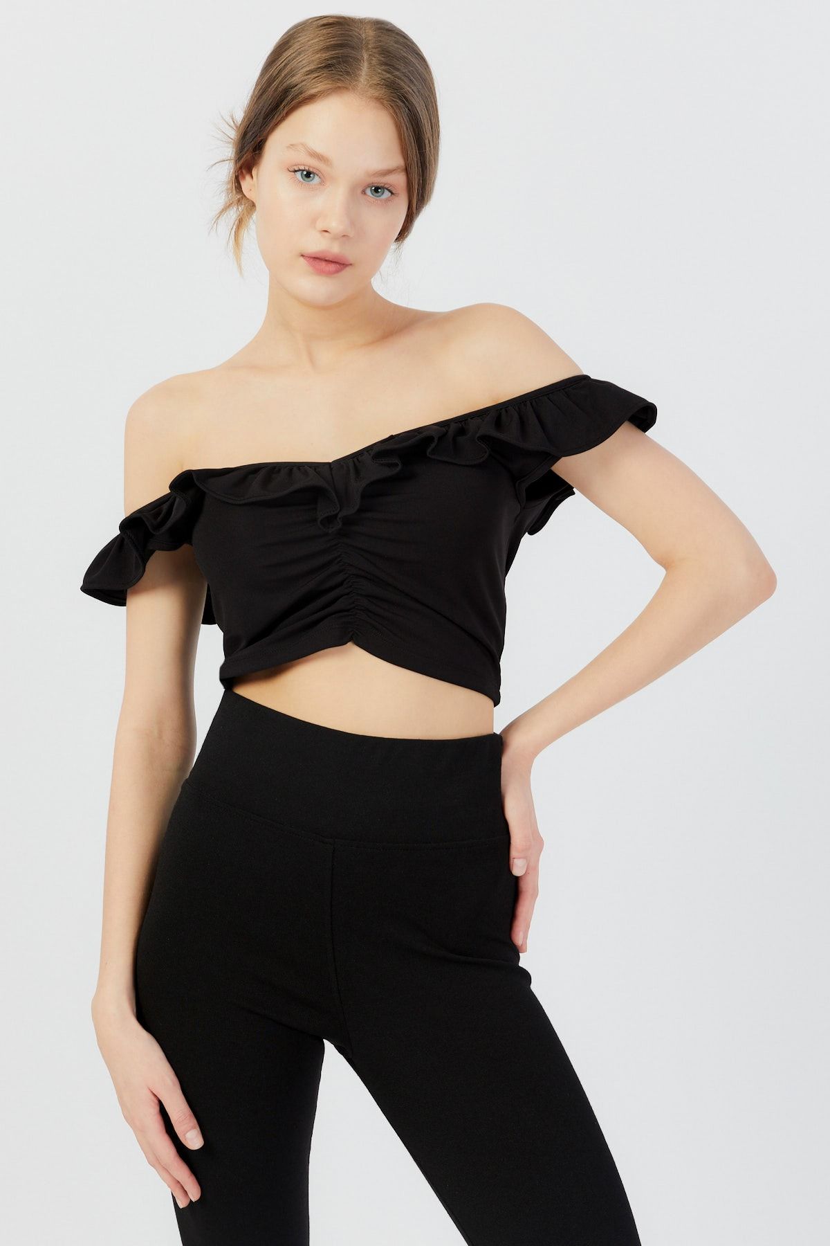 LAMODEMAPASS Yakası Fırfırlı Düşük Omuz Büzgü Detaylı Crop Top