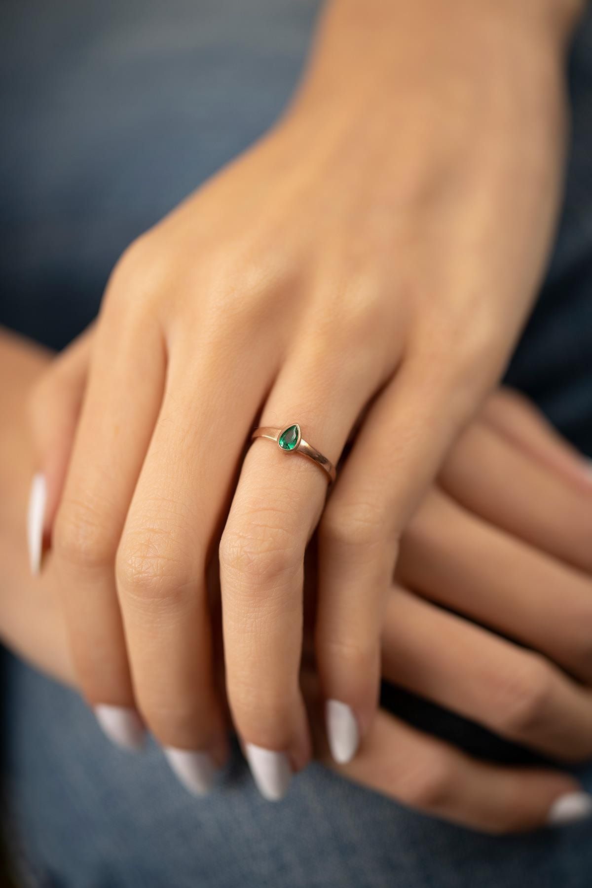 İzla Design Damla Model Zümrüt Taşlı Rose Kaplama Gümüş Italyan Yüzük