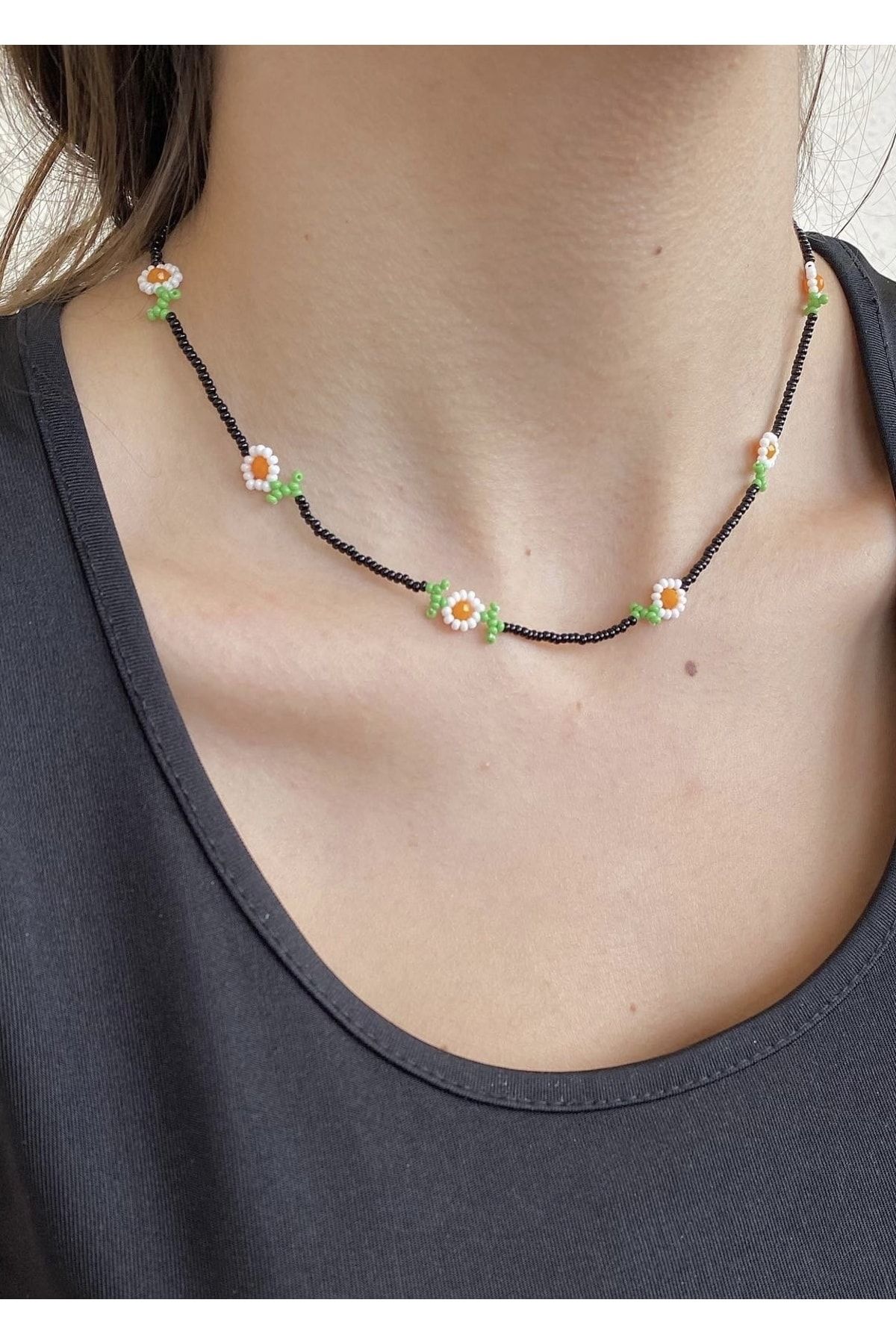 tak tarz m Flower shaped women s bead necklace Trendyol