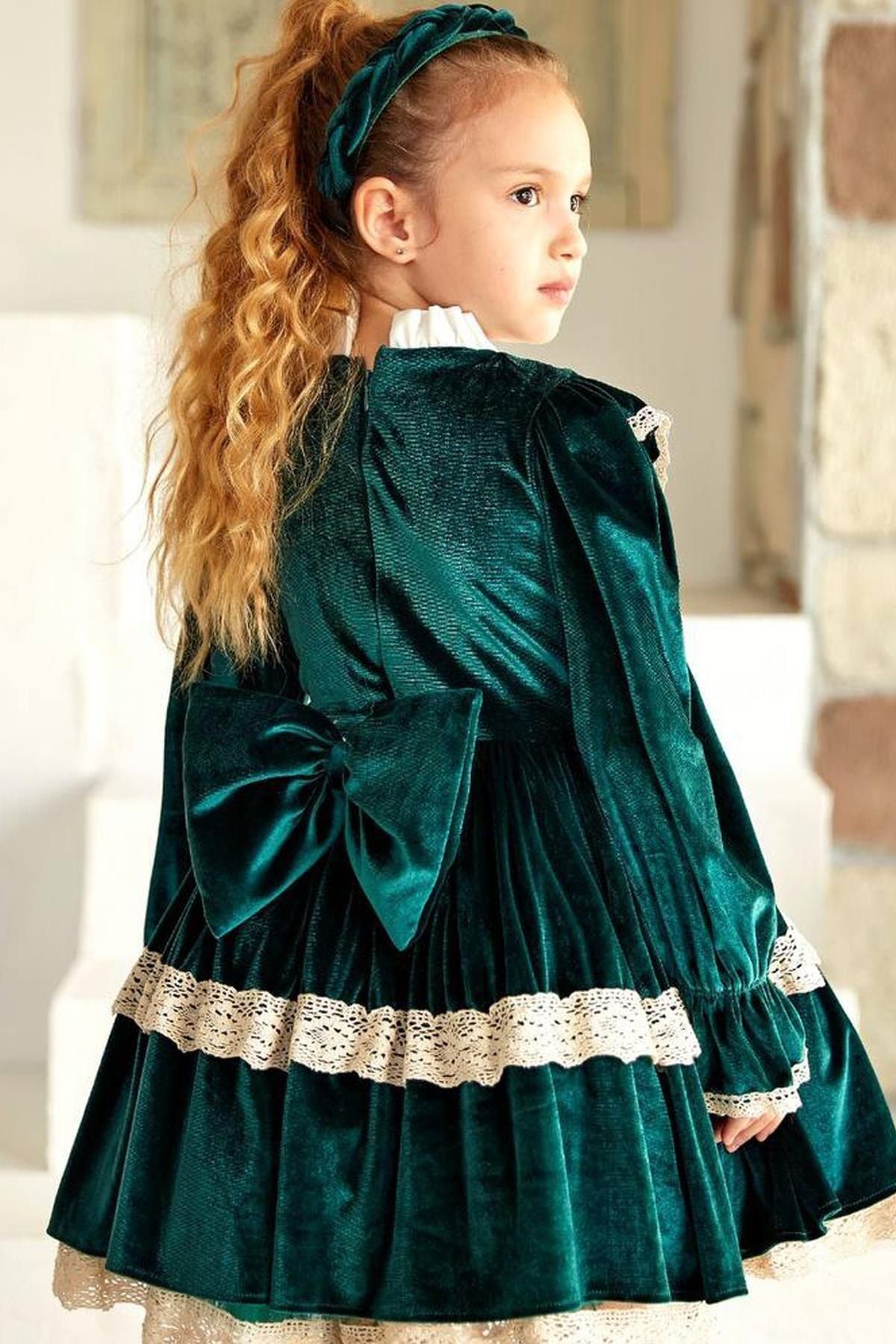 Riccotarz Girl s Green Dress with Lace Embroidered Pleated Skirt
