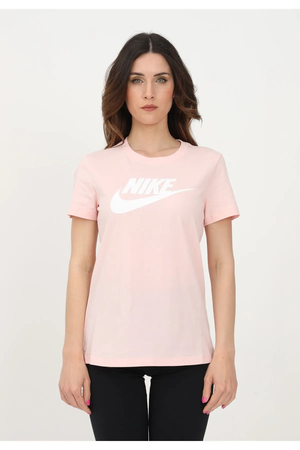 Nike hotsell womens tshirt