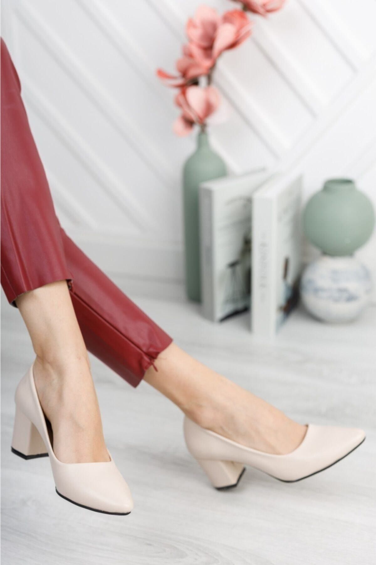 Short thick heel shoes shop