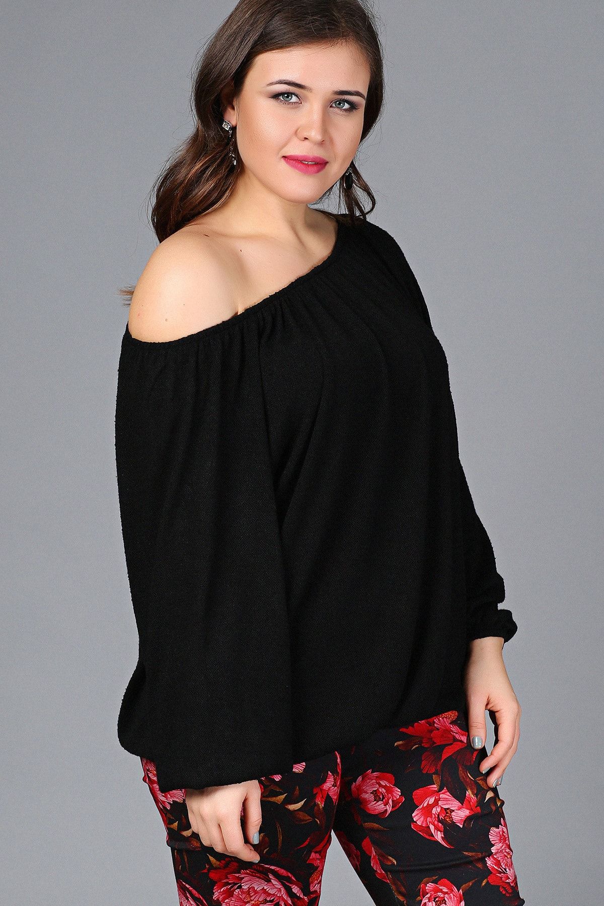 Moda Cazibe Kadın Siyah Madonna Yaka Uzun Kol Salaş Bluz M9303