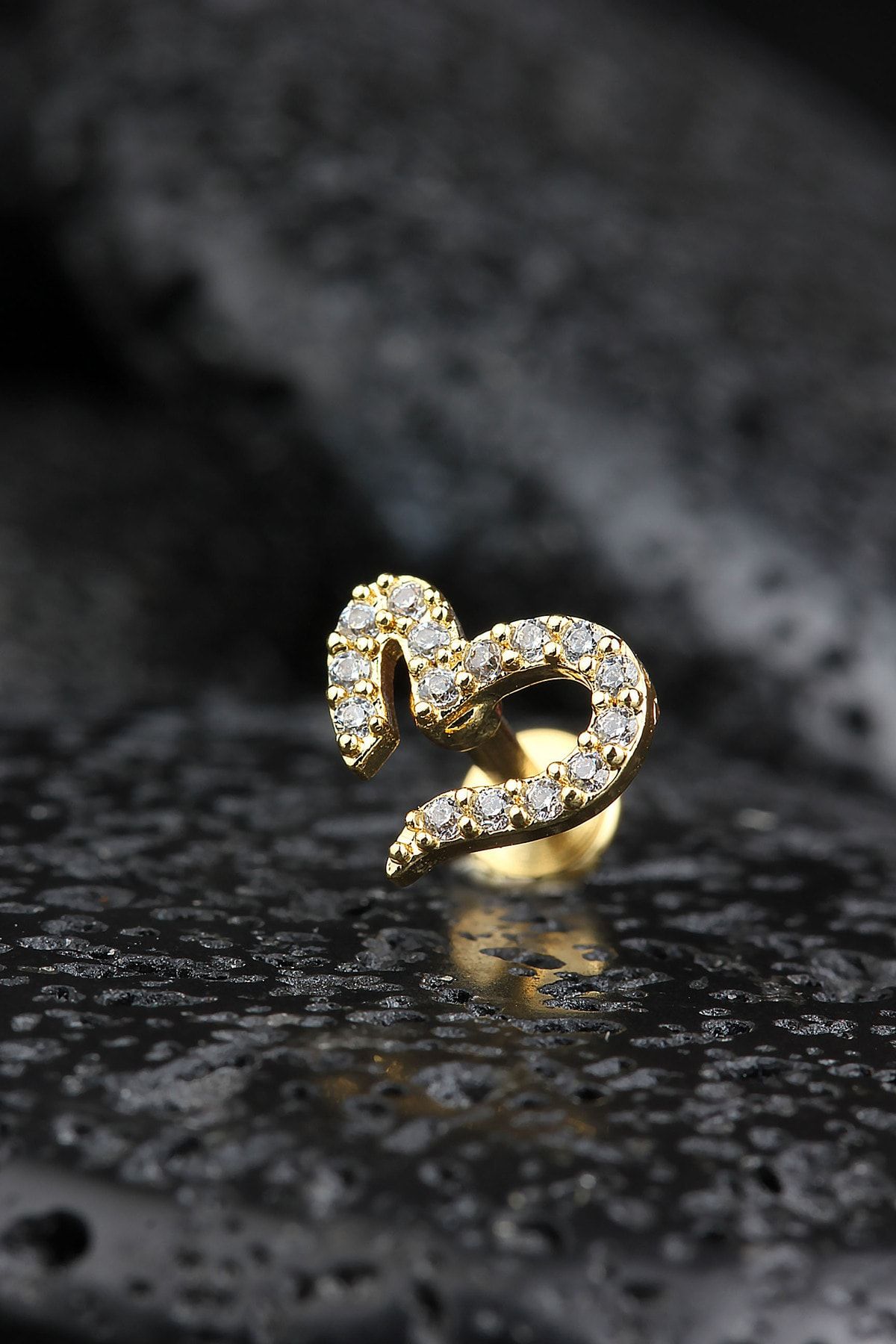 Labret piercing gold sale