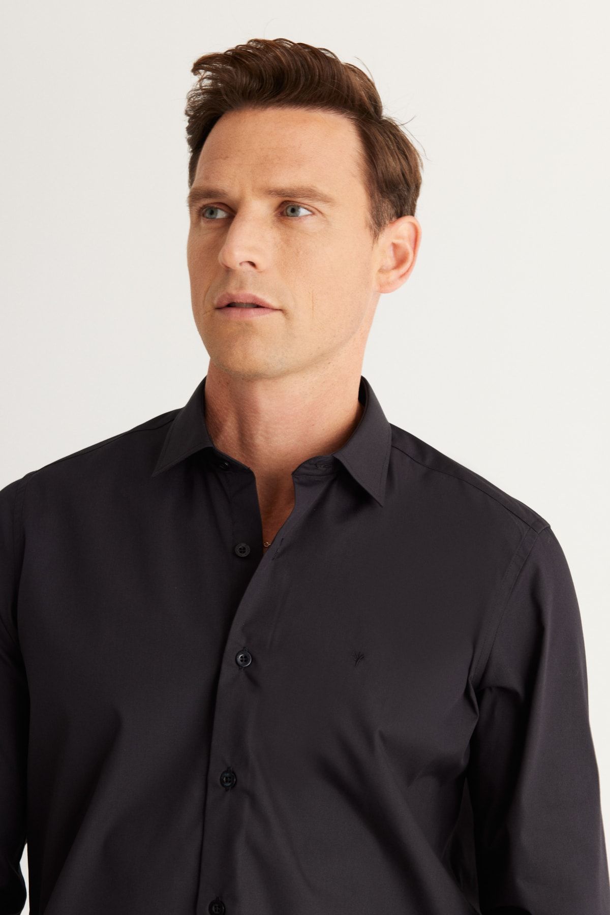 Erkek Siyah Ütülemesi Kolay Slim Fit Dar Kesim Klasik Yaka Pamuklu Gömlek