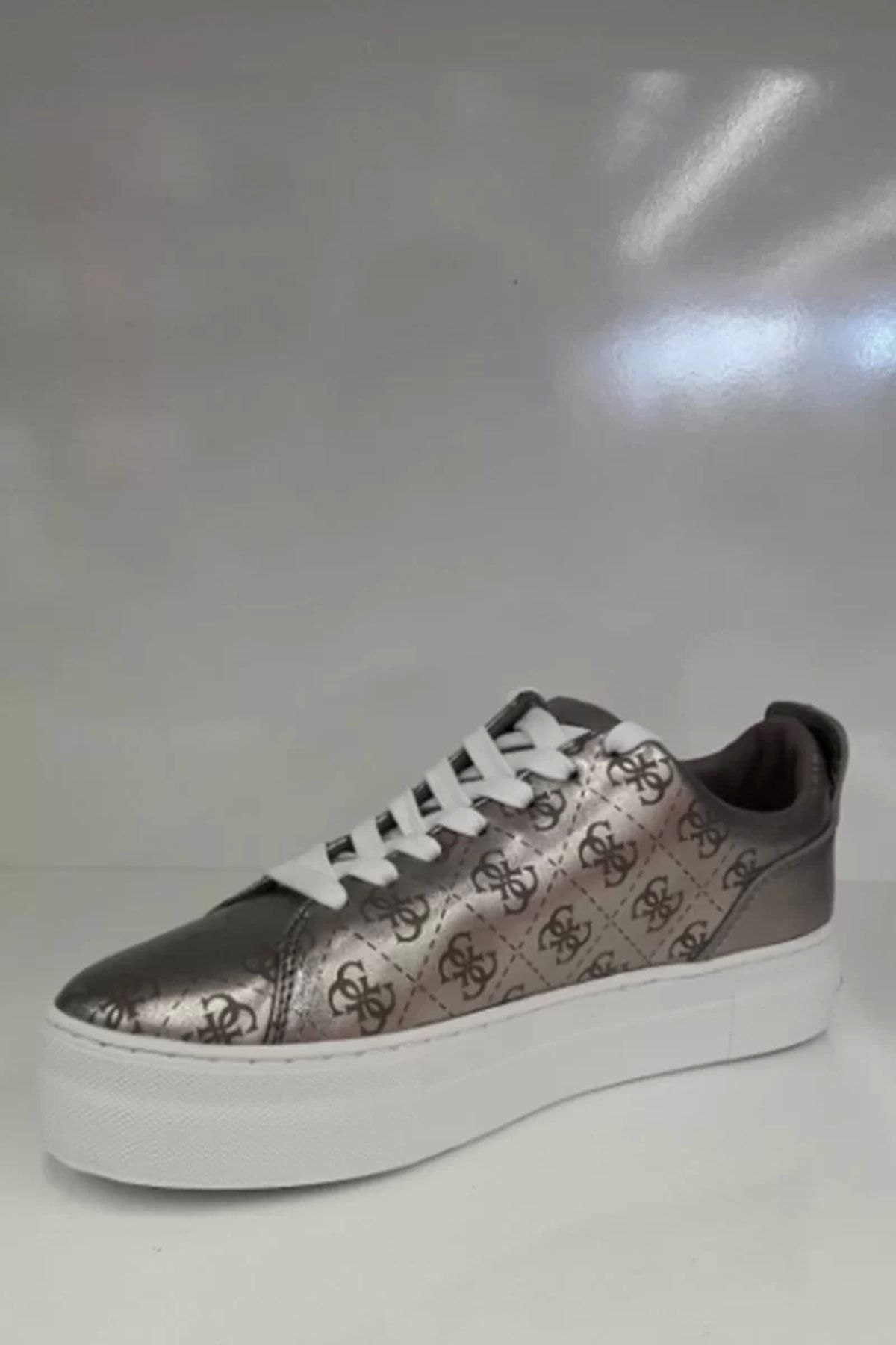 Guess sneakers grey top