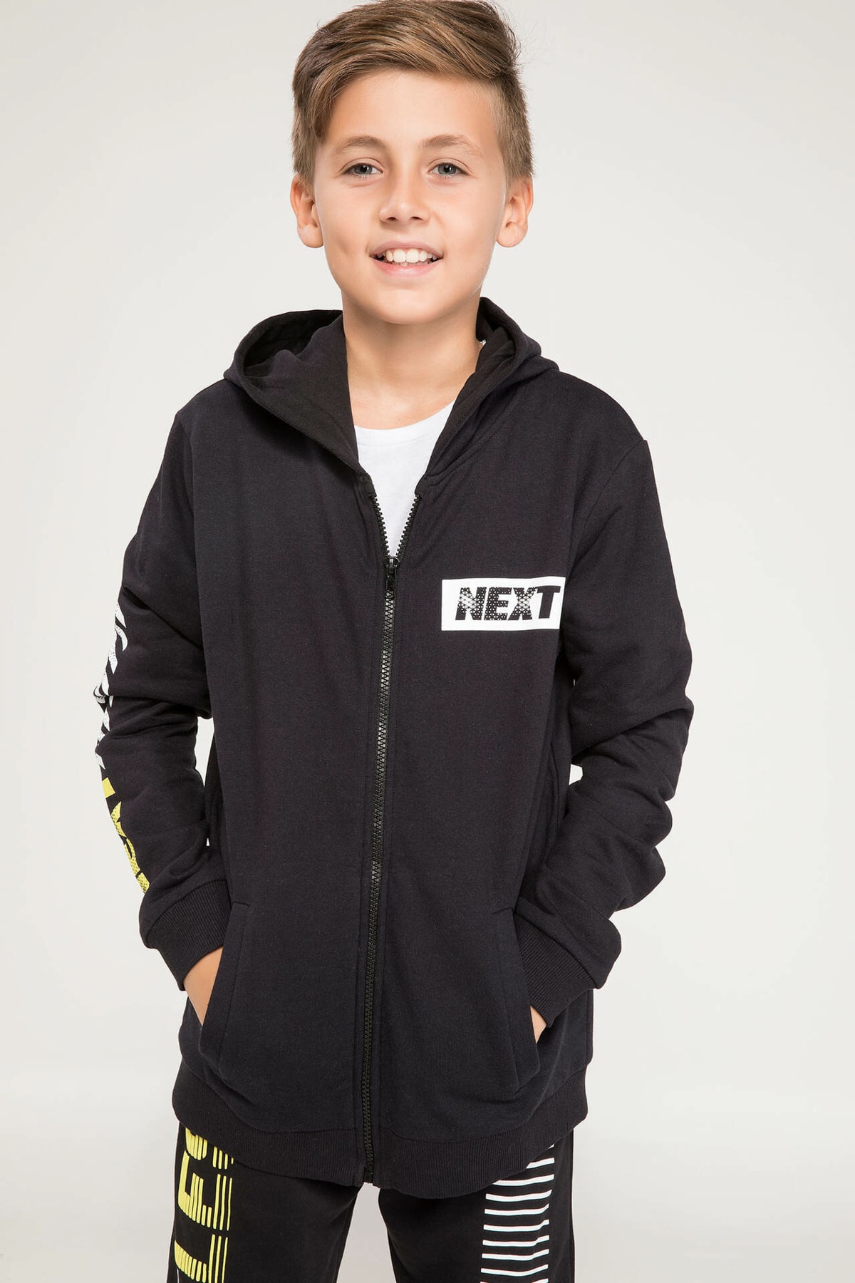 Defacto Siyah Erkek Cocuk Kapson Detayli Baskili Fermuarli Sweatshirt Fiyati Yorumlari Trendyol
