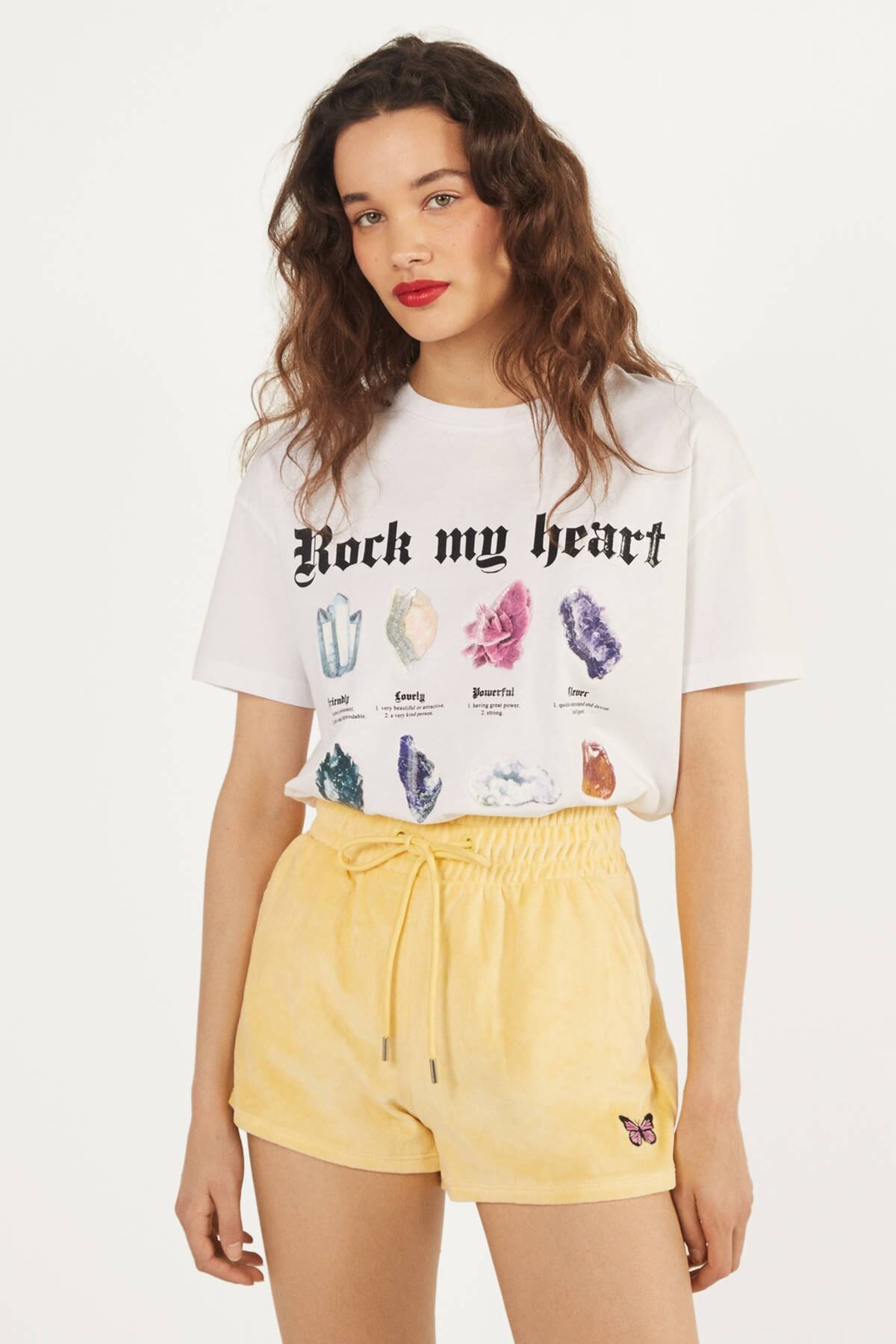 bershka kadin sari kadife sort 02617443 fiyati yorumlari trendyol