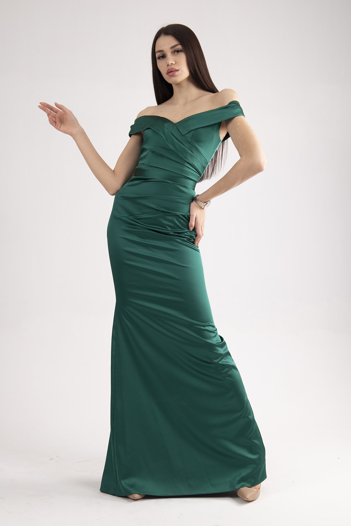 belamore Zümrüt Kayık Yaka Saten Uzun Abiye Elbise 1607216