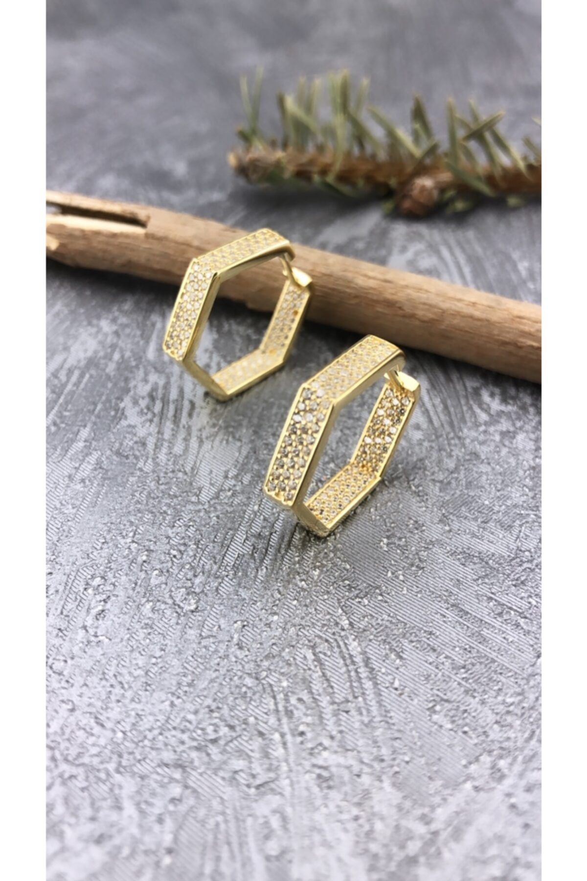 Joel Jewelry Zirkon Taşlı Altın Kaplamalı Altıgen Tasarım Gümüş Halka Küpe