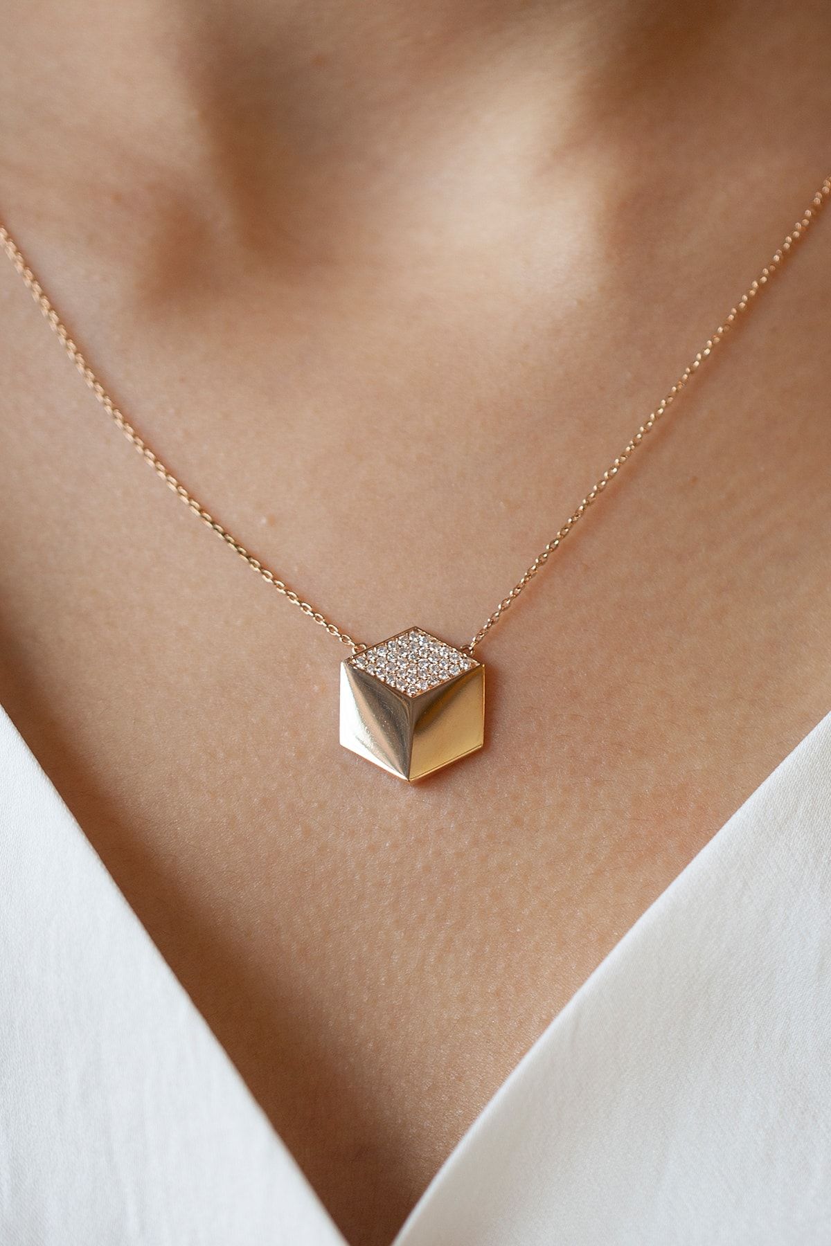 Cenova Kuyumculuk Pırlanta Geometrik Kolye 0.23 Ct