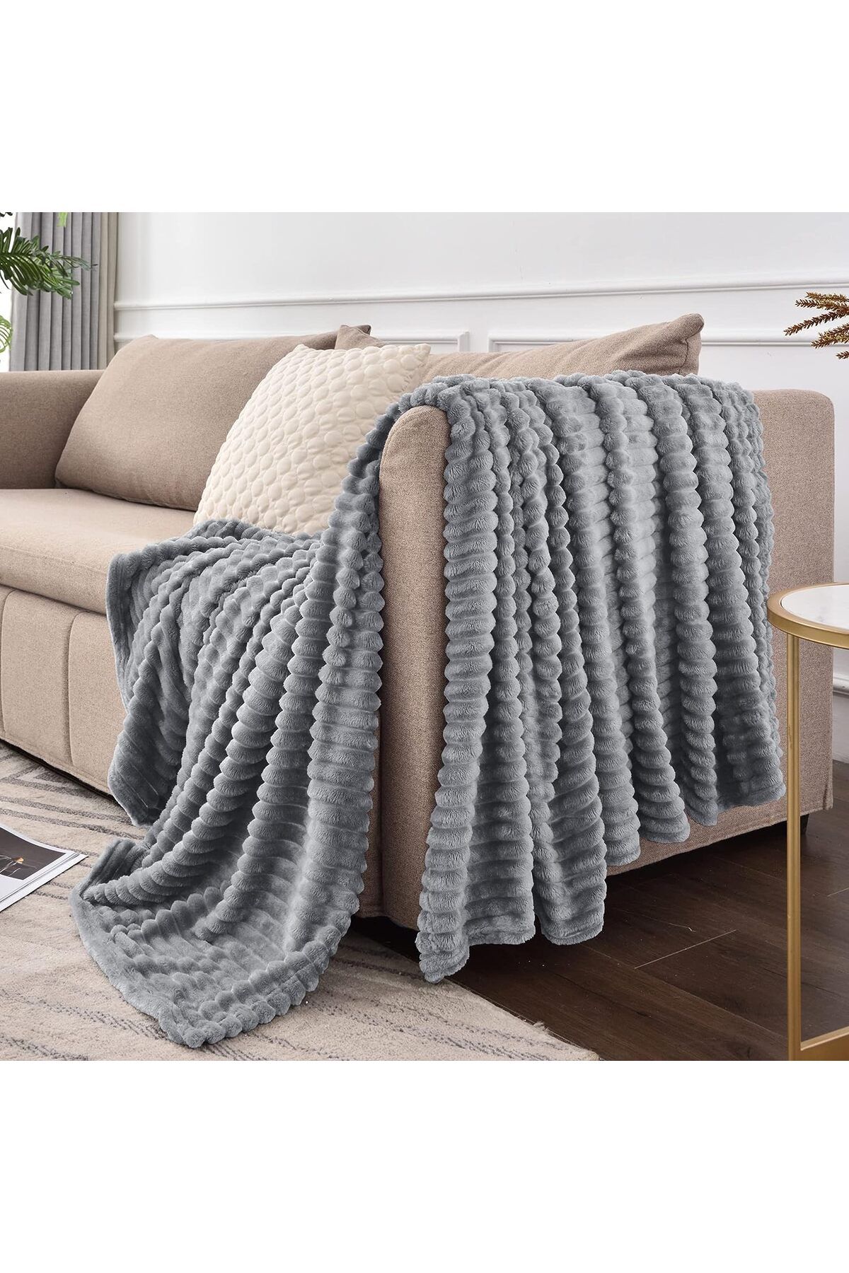 Pillow 2025 and blanket