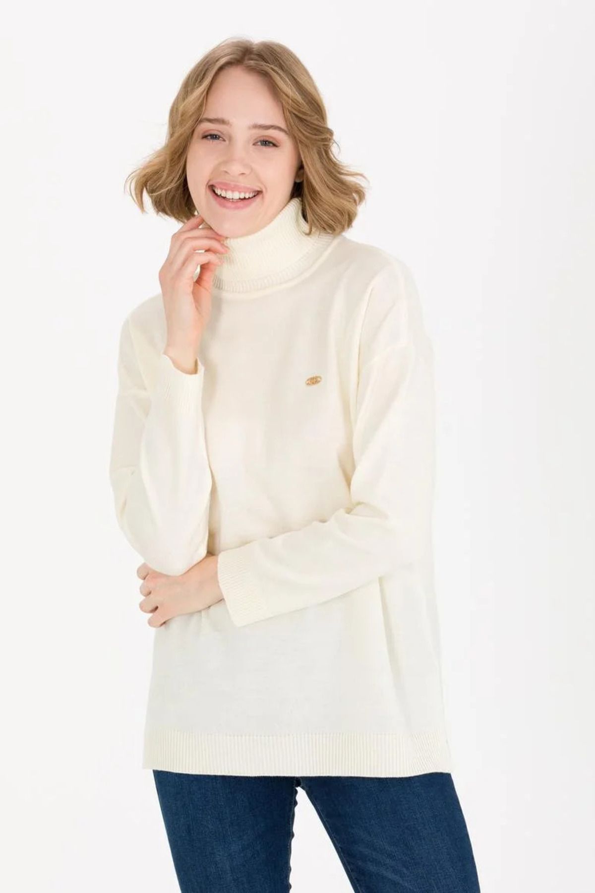 Womens hotsell cream turtleneck