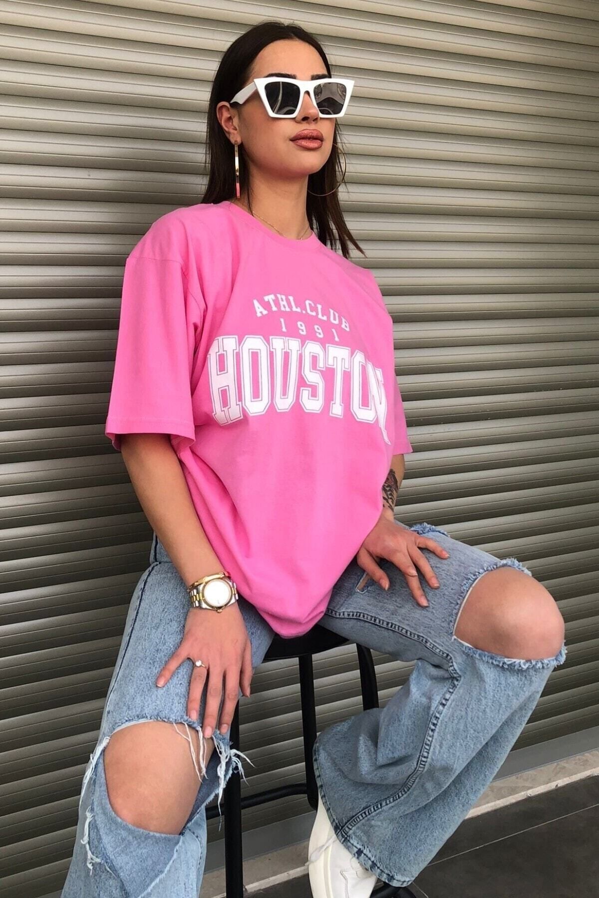Pink t clearance shirt outfit female