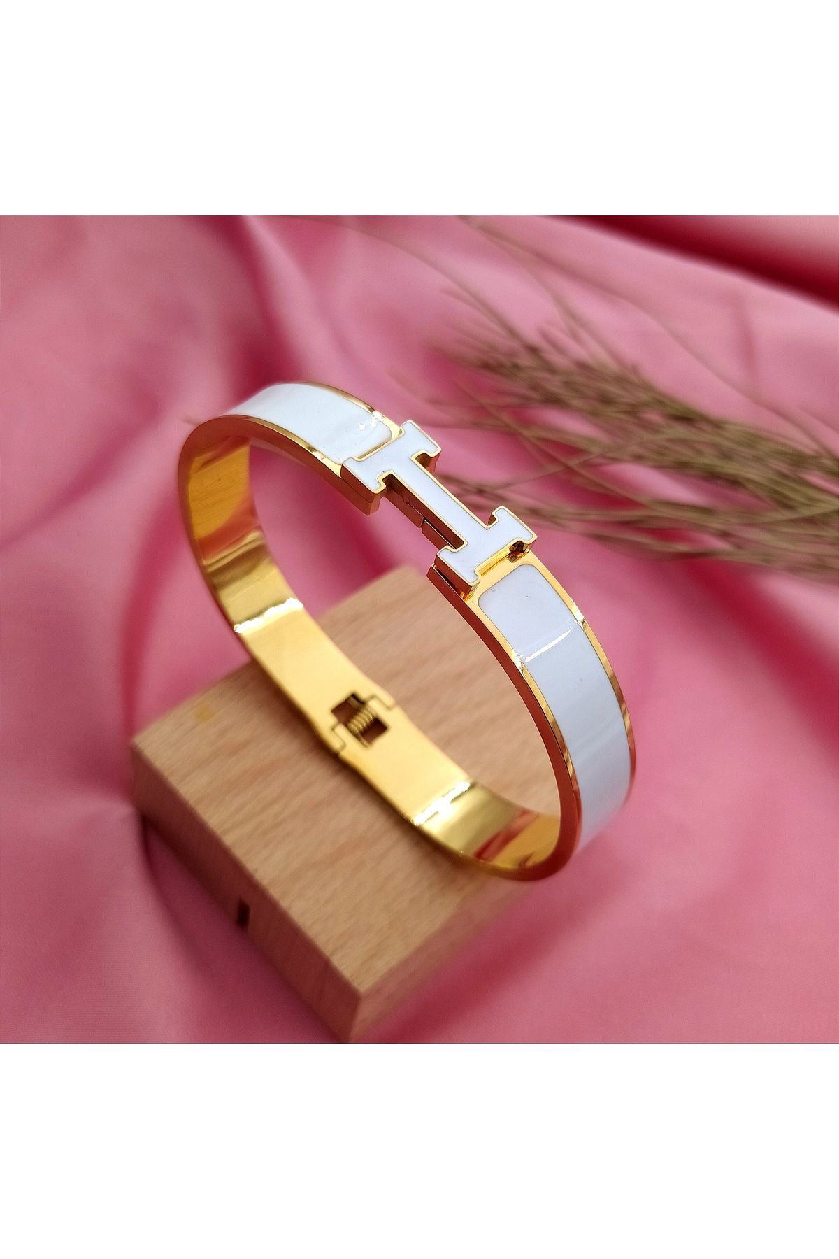 H cuff clearance bracelet
