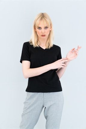 Kadın Siyah Basic T-shirt (SLİM FİT)