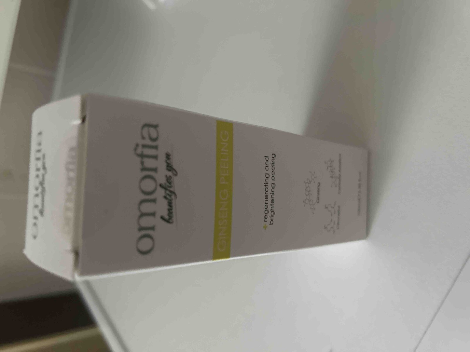 OMORFİA Kırmızı Kore Ginseng Özlü Anında Ölü Derilerden Arındıran, Yenileyici Aydınlatıcı Peeling 100 ml