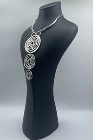 https://cdn.dsmcdn.com/sfweb-pdp/images/product-placeholder-v2.jpeg