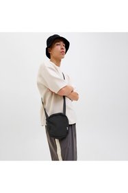 https://cdn.dsmcdn.com/sfweb-pdp/images/product-placeholder-v2.jpeg
