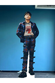 dakik reklam BTS Jeon Jung-kook Maketi Ayaklı Tam Boy Maket BTS
