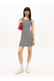 https://cdn.dsmcdn.com/sfweb-pdp/images/product-placeholder-v2.jpeg
