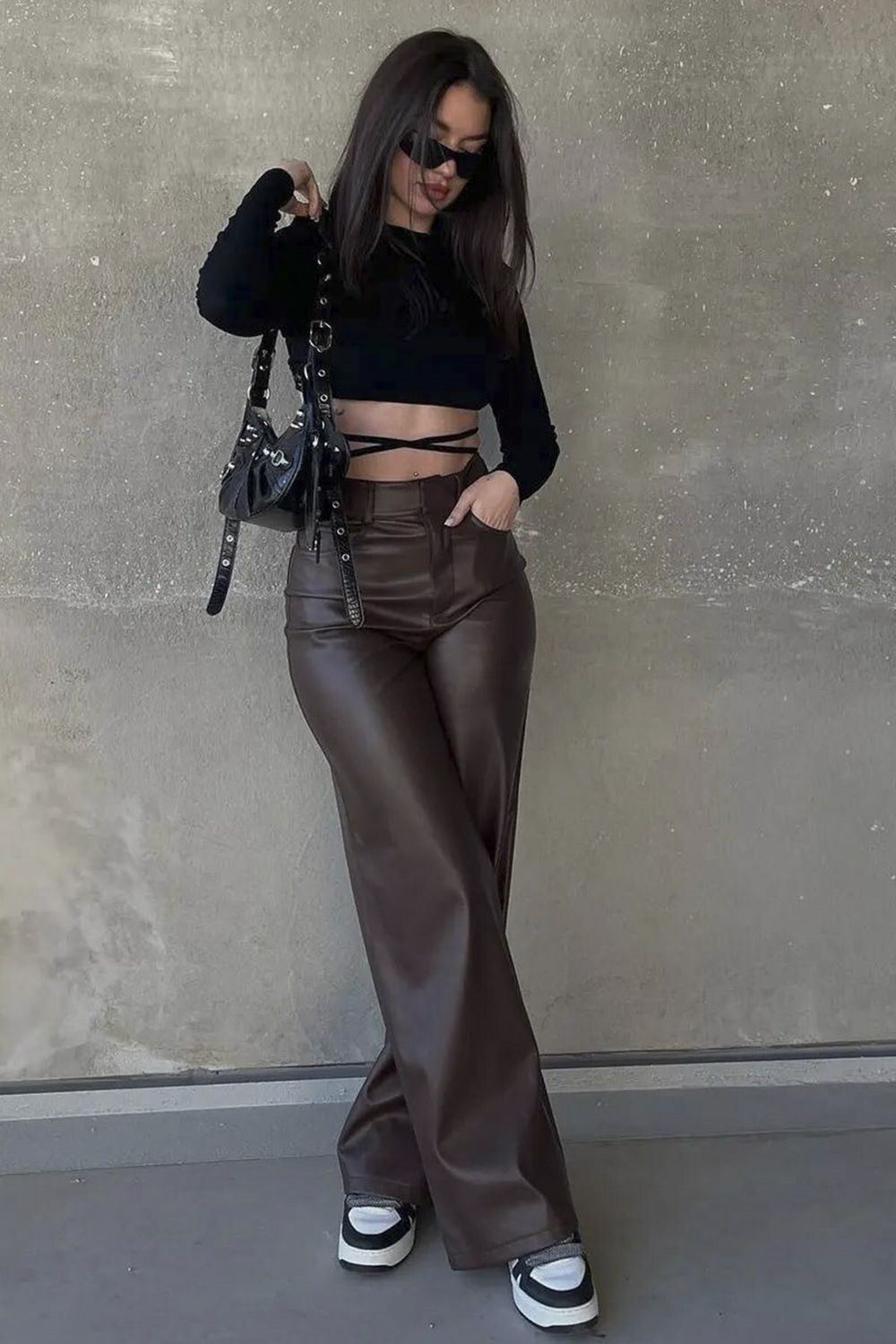 Woman Black Side Zipped Leather Trousers, Modern, High Quality and  Affordable Price Advantage | Luppio - Online Moda'ya Yeni Soluk