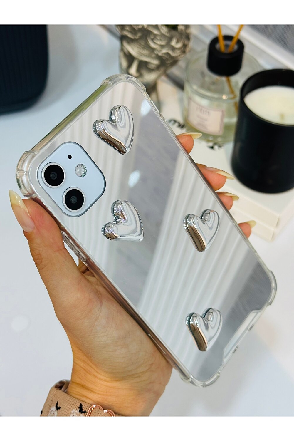 حافظة سيليكون مضادة للصدمات بتصميم قلب أسود عاكس م...