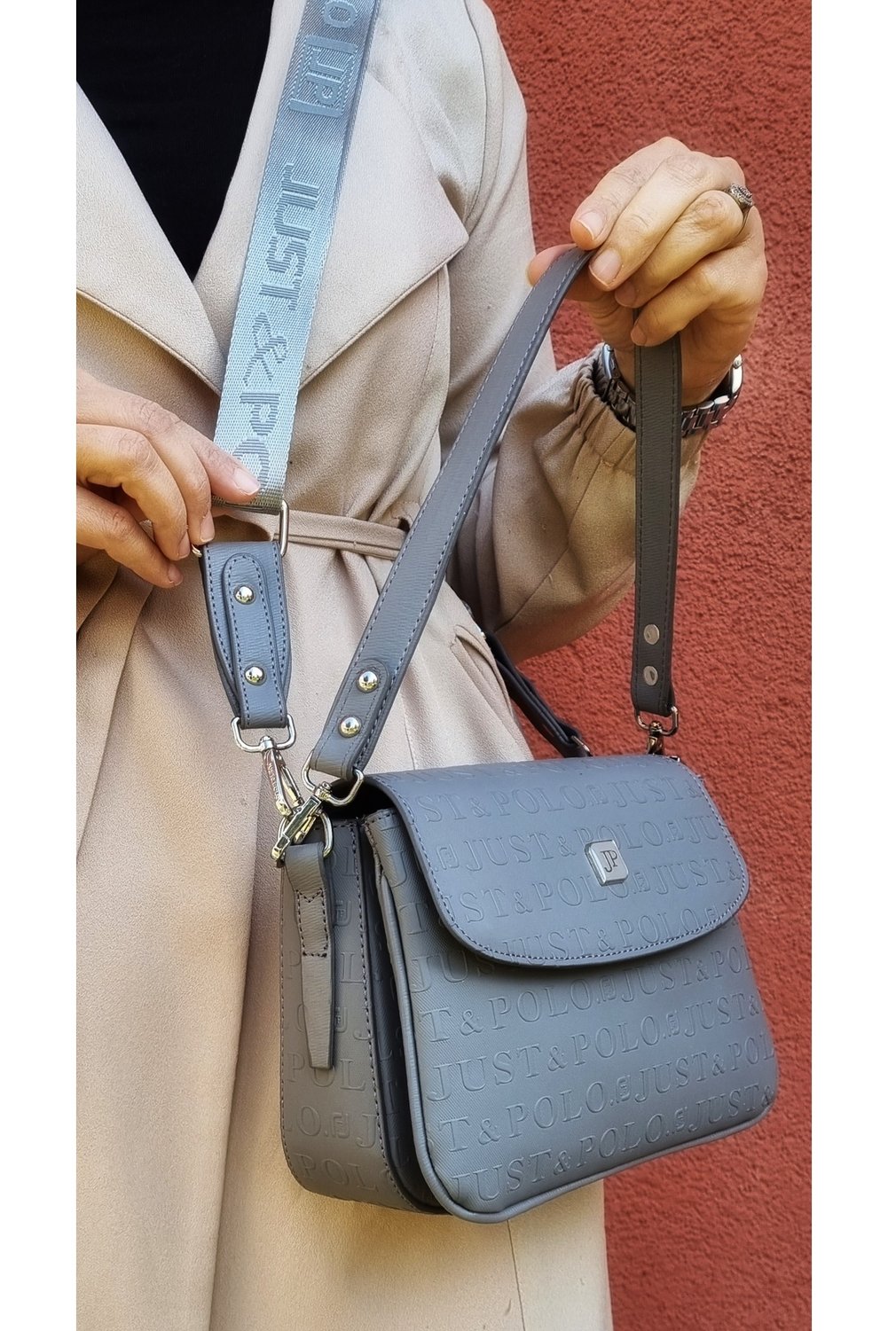 Just Polo حقيبة كتف وحقيبة كروس نسائية باللون الأسود مزودة بحزامين و4 أقسام TM5555-4072