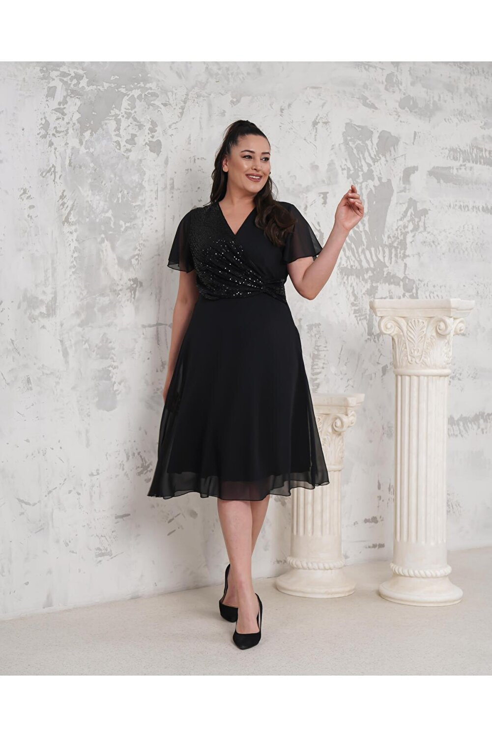 Butik Nilyam long women's evening dress in plus size with double-breasted collar and short sleeves decorated with sequins made of chiffon 24087