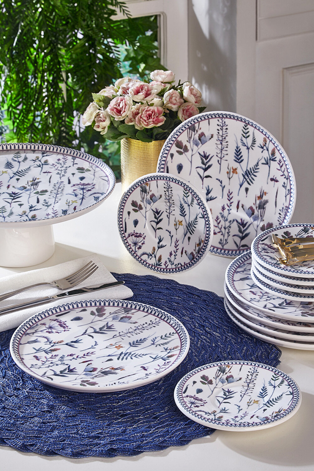 مجموعة تقديم وخدمة روزي مكونة من 19 قطعة