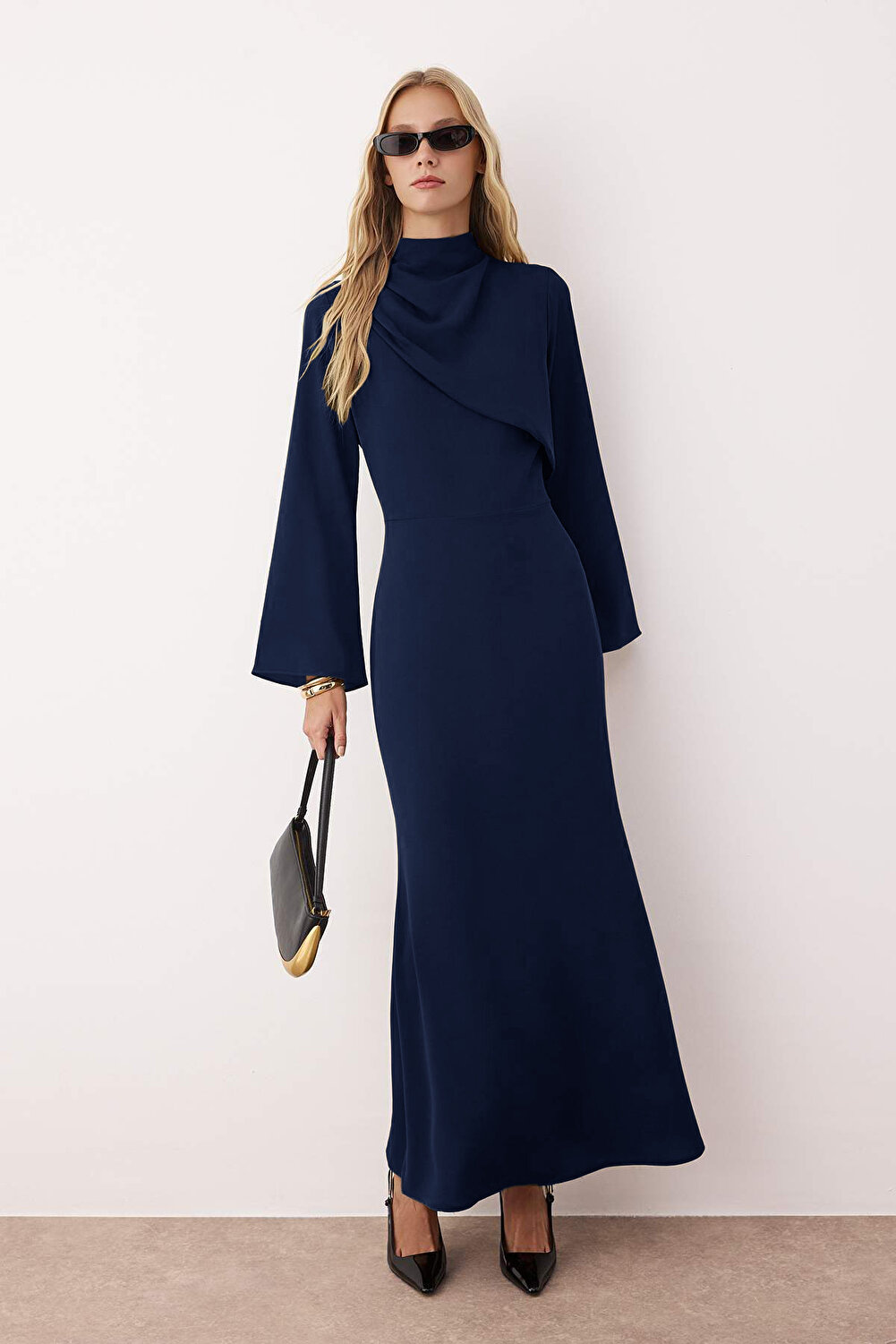 فستان سهرة منسوج بتفاصيل متدلية باللون الأزرق الدا...