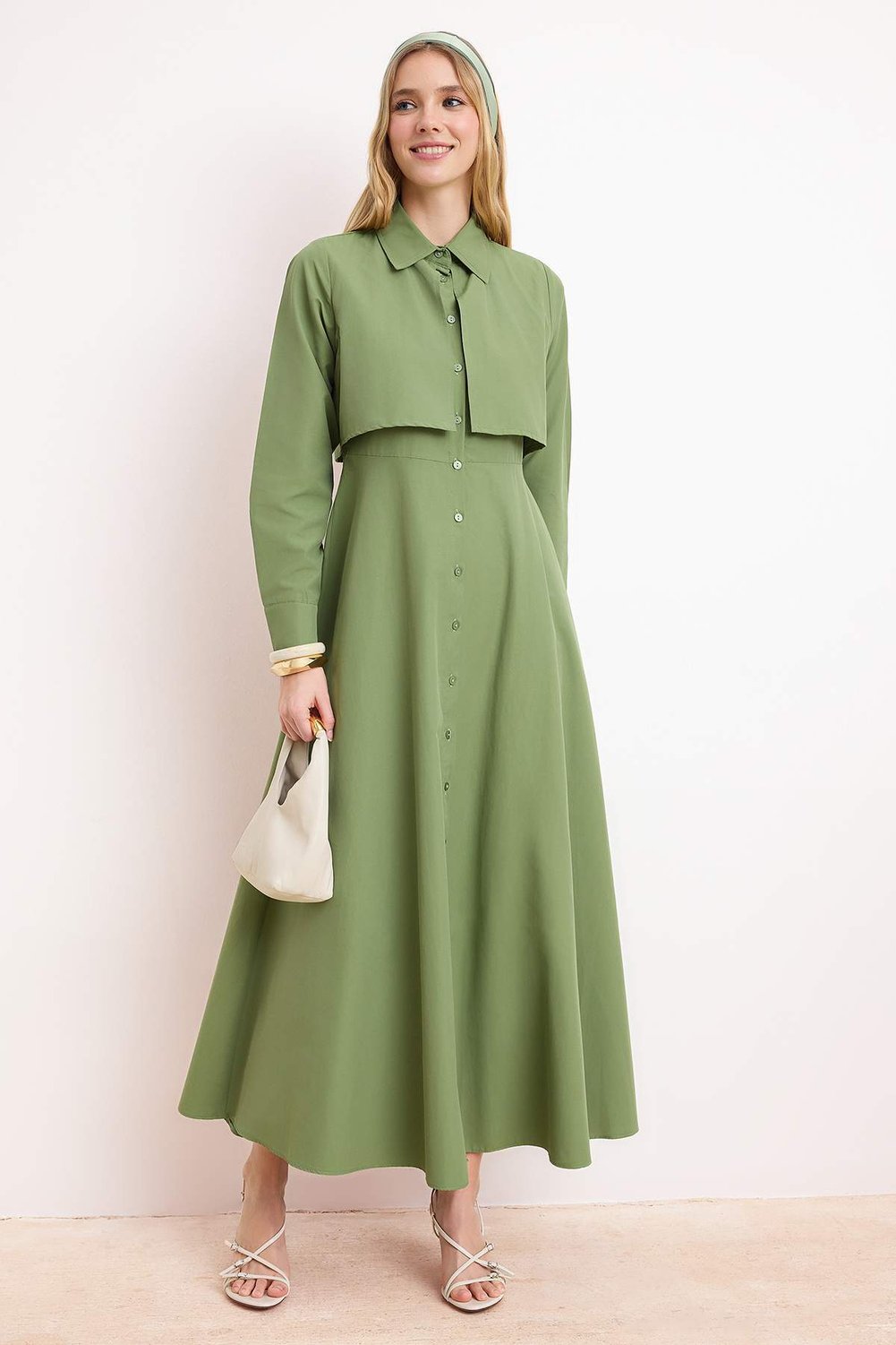 A flat terracotta dress without lining in green.