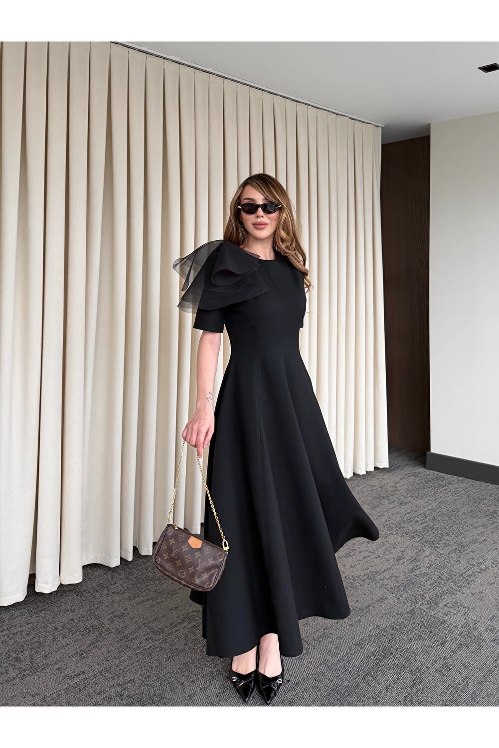 فستان أسود بتطريزات مطرزة - 3151