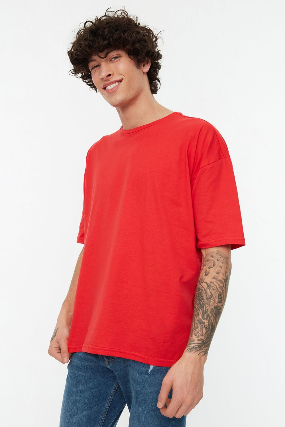 Trendyol Collection Rotes 100 Basic-T-Shirt Trendyol und Baumwolle Herren Schnitt mit - aus % übergroßem/weitem kurzen Rundhalsausschnitt, Ärmeln für