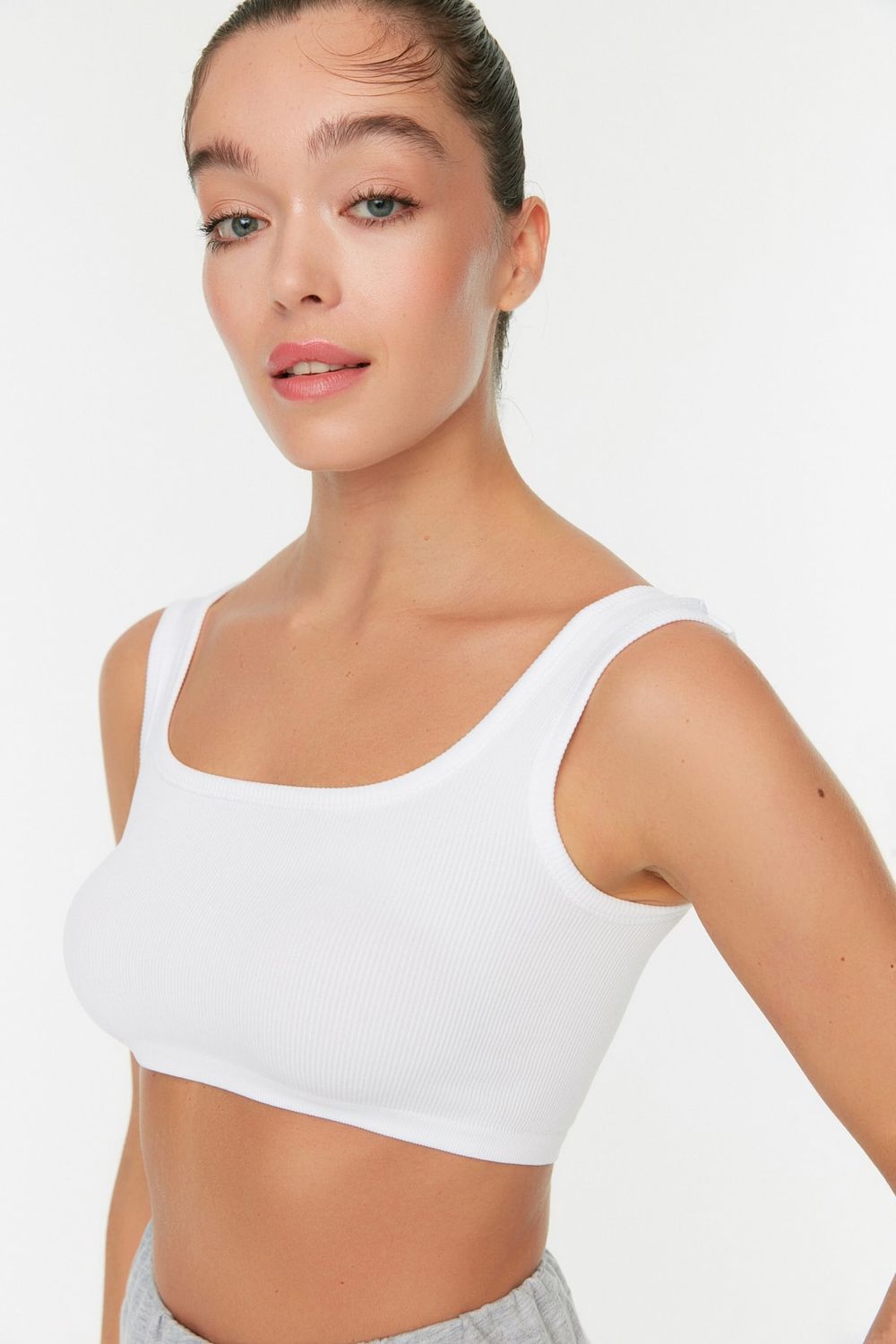 Trendyol Collection Cream Seamless/Seamless Light Support/Shaping Knitted  Sports Bra TWOSS21SS0008 - Trendyol
