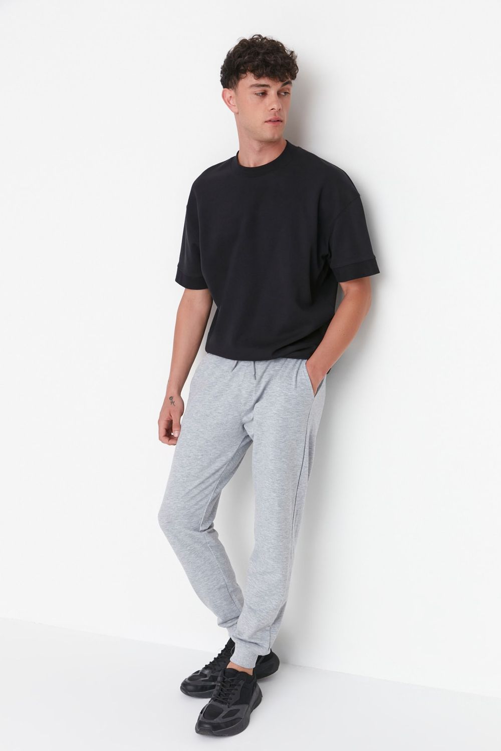 Trendyol Collection Black Men's Regular Fit Elastic Leg Basic Sweatpants  TMNSS20EA0053 - Trendyol