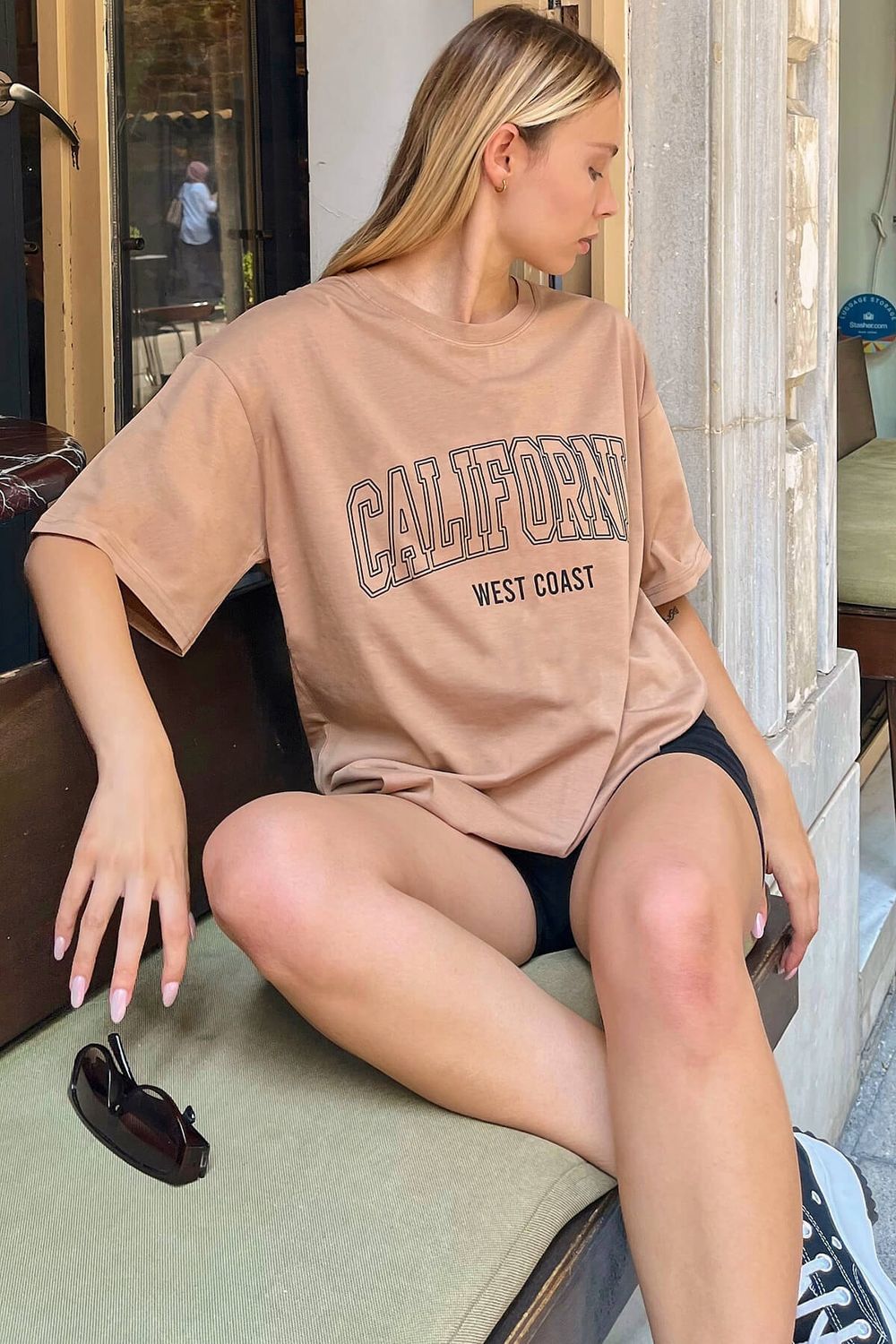 Swist Black West Coast Printed Oversize Women's Tshirt - Trendyol