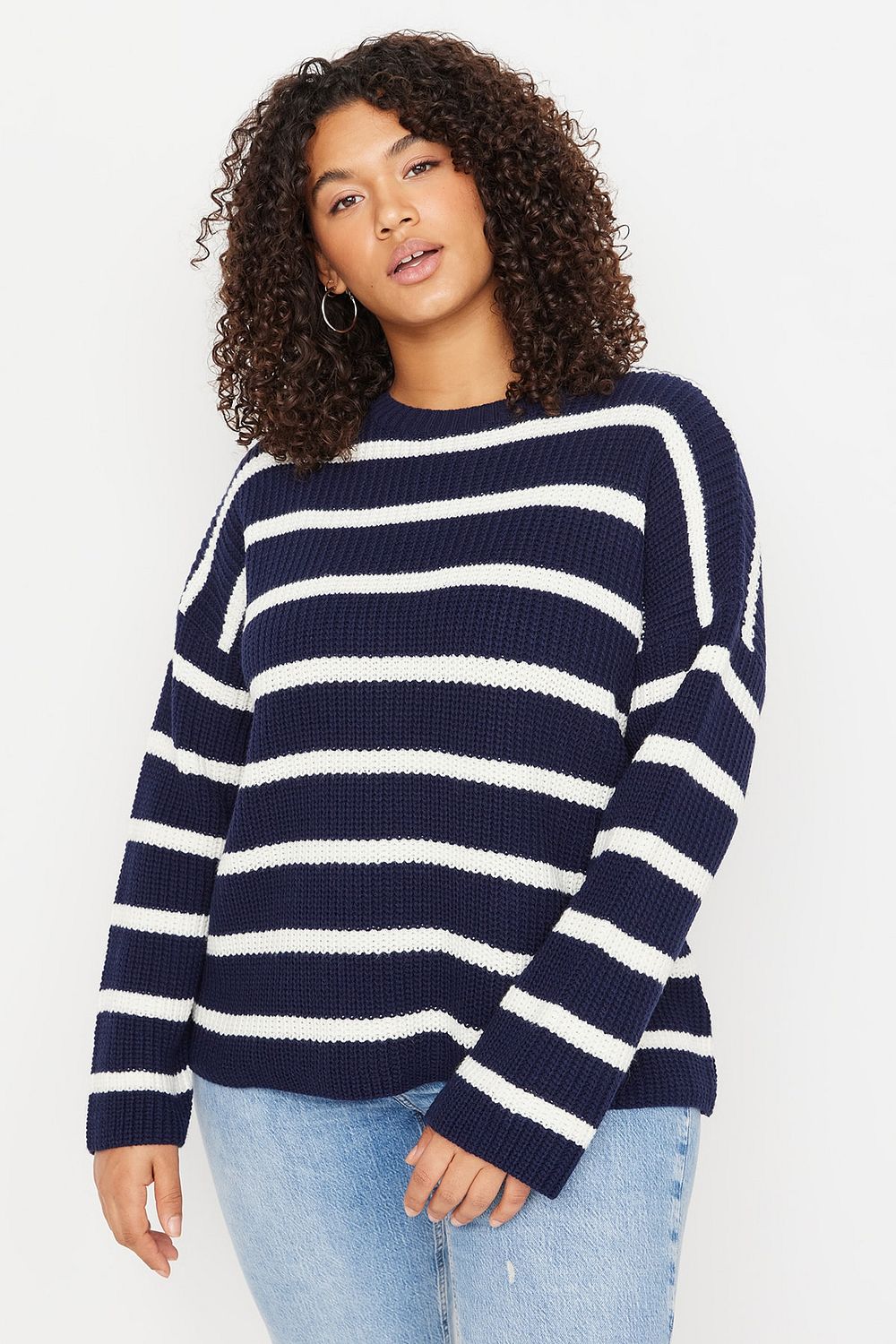 Low shoulder clearance sweater