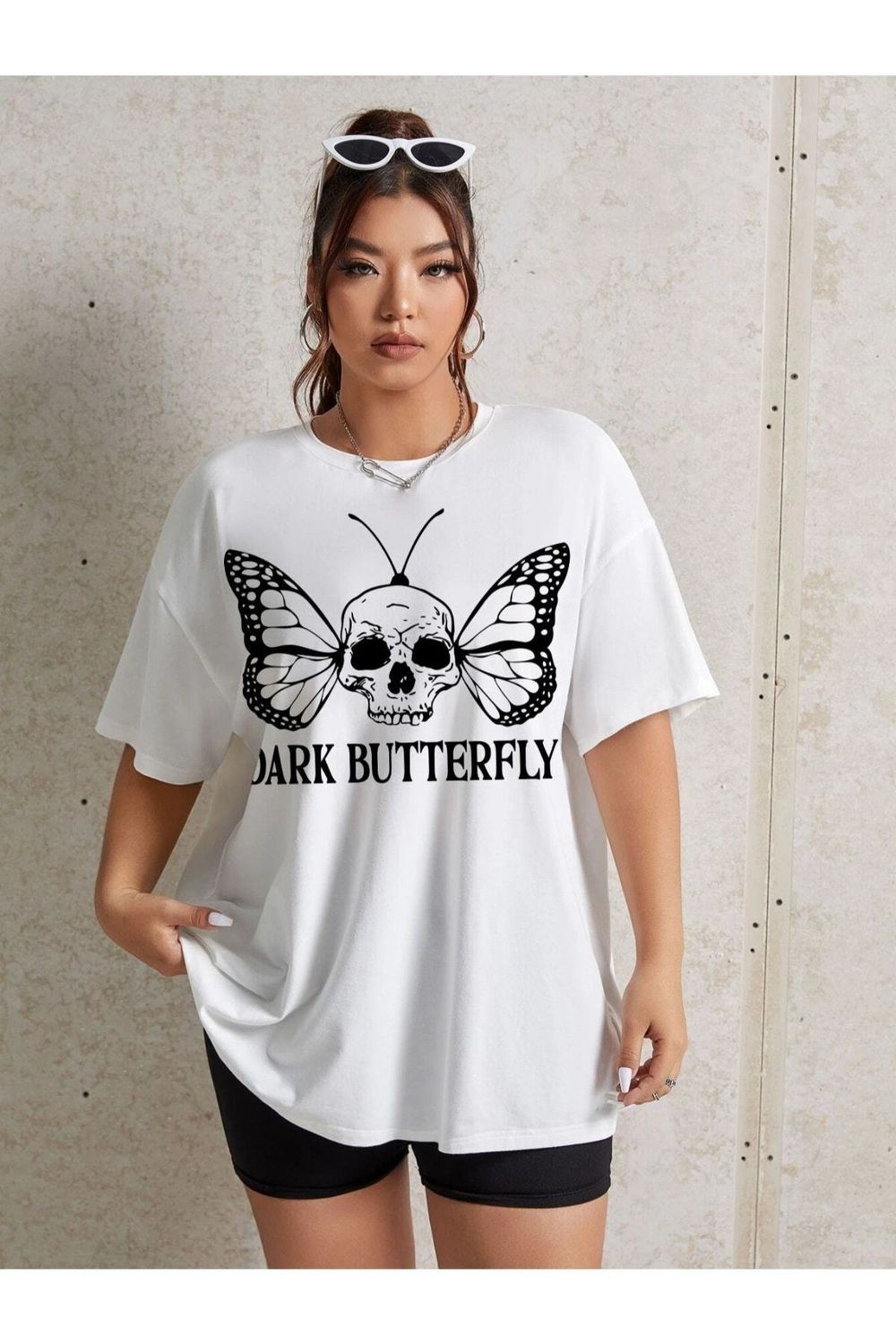 Black Sokak Weißes Damen-T-Shirt mit Totenkopf-Schmetterling und