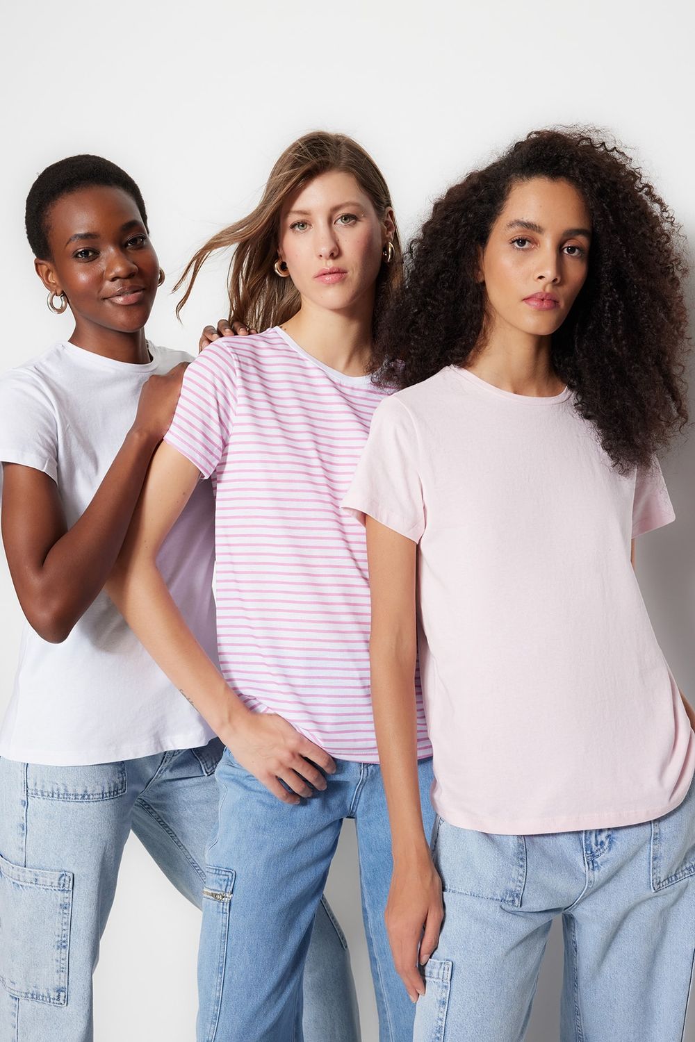 3er-Pack - gestreiftes Basic-Strick-T-Shirt Trendyol Weiß-Rosa-Rosa Trendyol TWOSS20TS0146 mit Rundhalsausschnitt Collection
