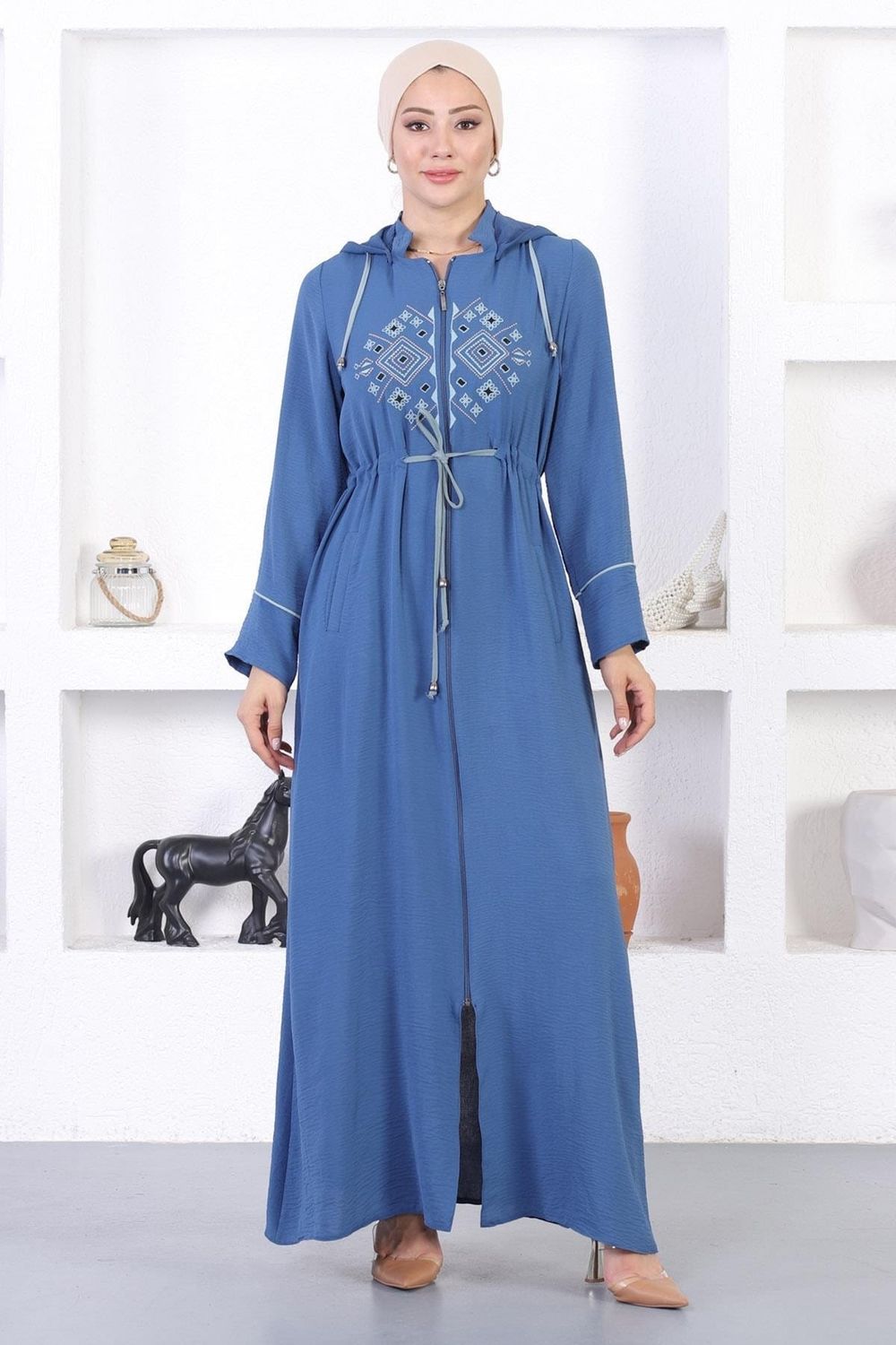 ModaMihram Bestickte Abaya mit Kapuze, Blau 12210 - Trendyol