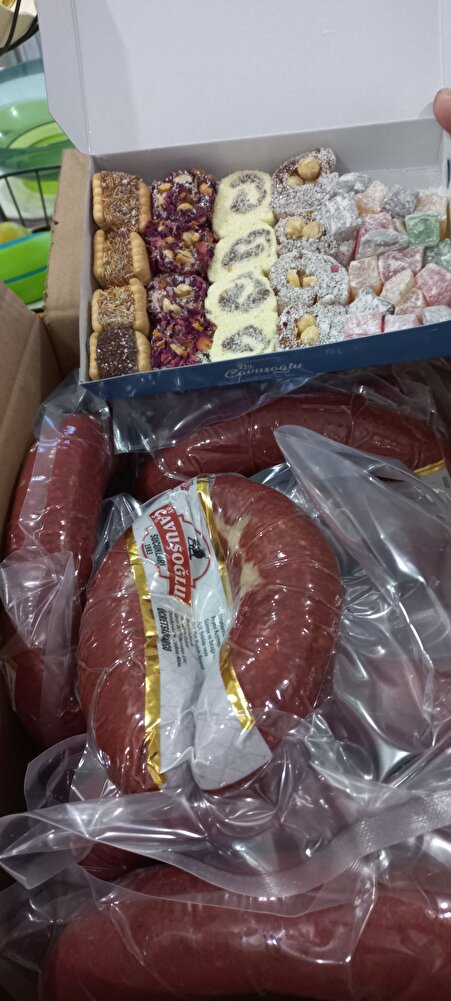 çok beğendim tat. daha önce aldıklarımı tartmayı hiç düşünmedim .bu sefer aldıklarımı tarttım yaklaşık 300 gr eksik geldi. öncekilerde de eksiklik varsa 1500 gr zarardayız. ilgililere duyrulur.