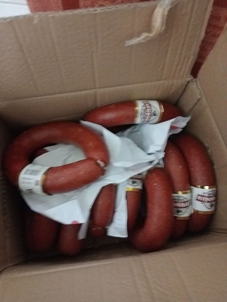 sucuklar efsane tadı çok güzel sipariş verdikten iki gün sonra geldi bir de gönderdiğiniz hediye için çok teşekkür ederim ve trentyola ayrıyeten satıcıya da çok teşekkür ederim