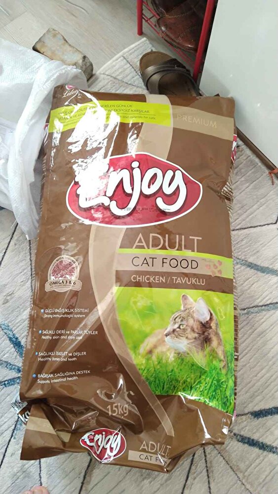 çuvala koymuşlar sağlam paketlenmiş evimin önündeki masumlar severek yiyorlar