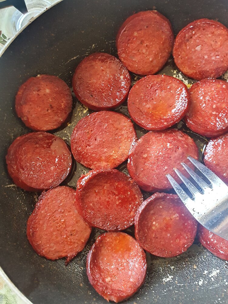 tadı güzel ben beğendim yarısını acılı istemiştim dediğim gibi göndermişler bir gün gibi kısa bir sürede elime geçti düşünmeden alabilirsiniz tekrardan teşekkürler