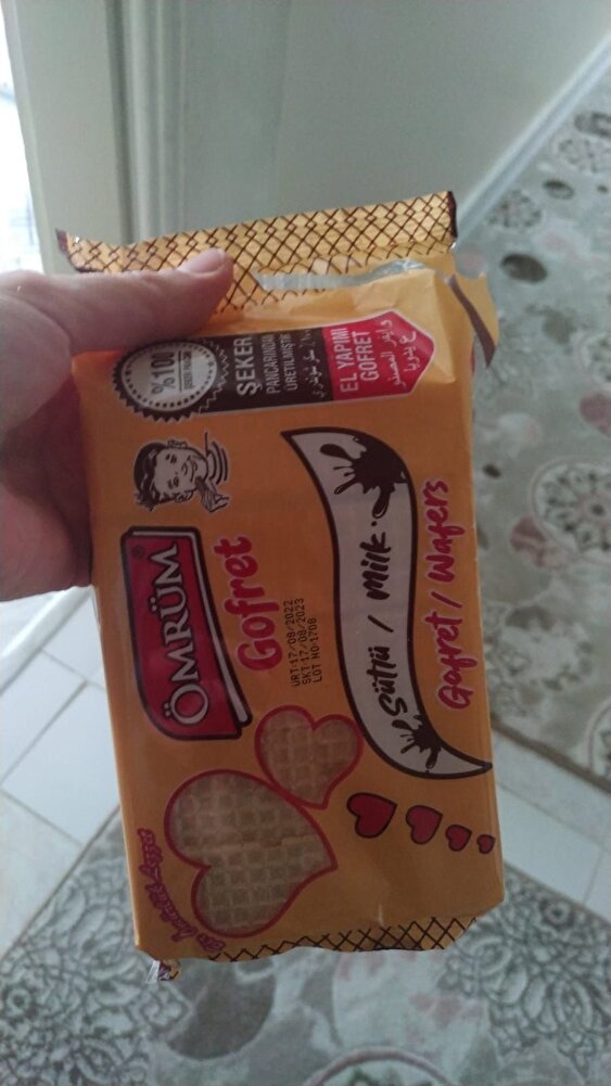 Cömert satıcı. Hediye lokumlar da koymuş sağolsun. Paketleme süper, sağlam, akma kokma olmamış. Sucuklar nemlenmesin diye tek tek kağıtlarla sarılmış. lezzeti bu fiyata göre gayet iyi. markettekilerden daha da lezzetli. Az yağlı.